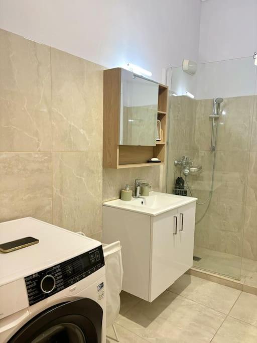 Cozy 3brs Family Haven Near Metro&acropolis