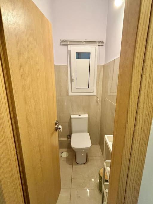 Cozy 3brs Family Haven Near Metro&acropolis *