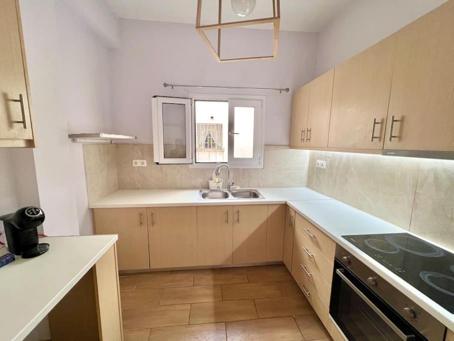 Apartment Cozy 3brs Family Haven Near Metro&acropolis
